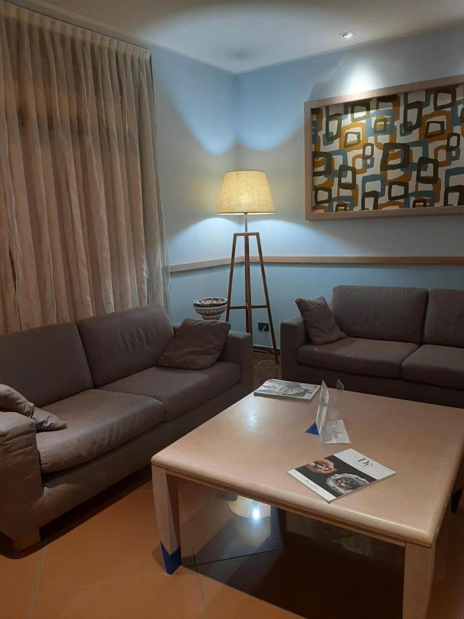 Hotel Chiaraluna Чивитанова Марке Екстериор снимка