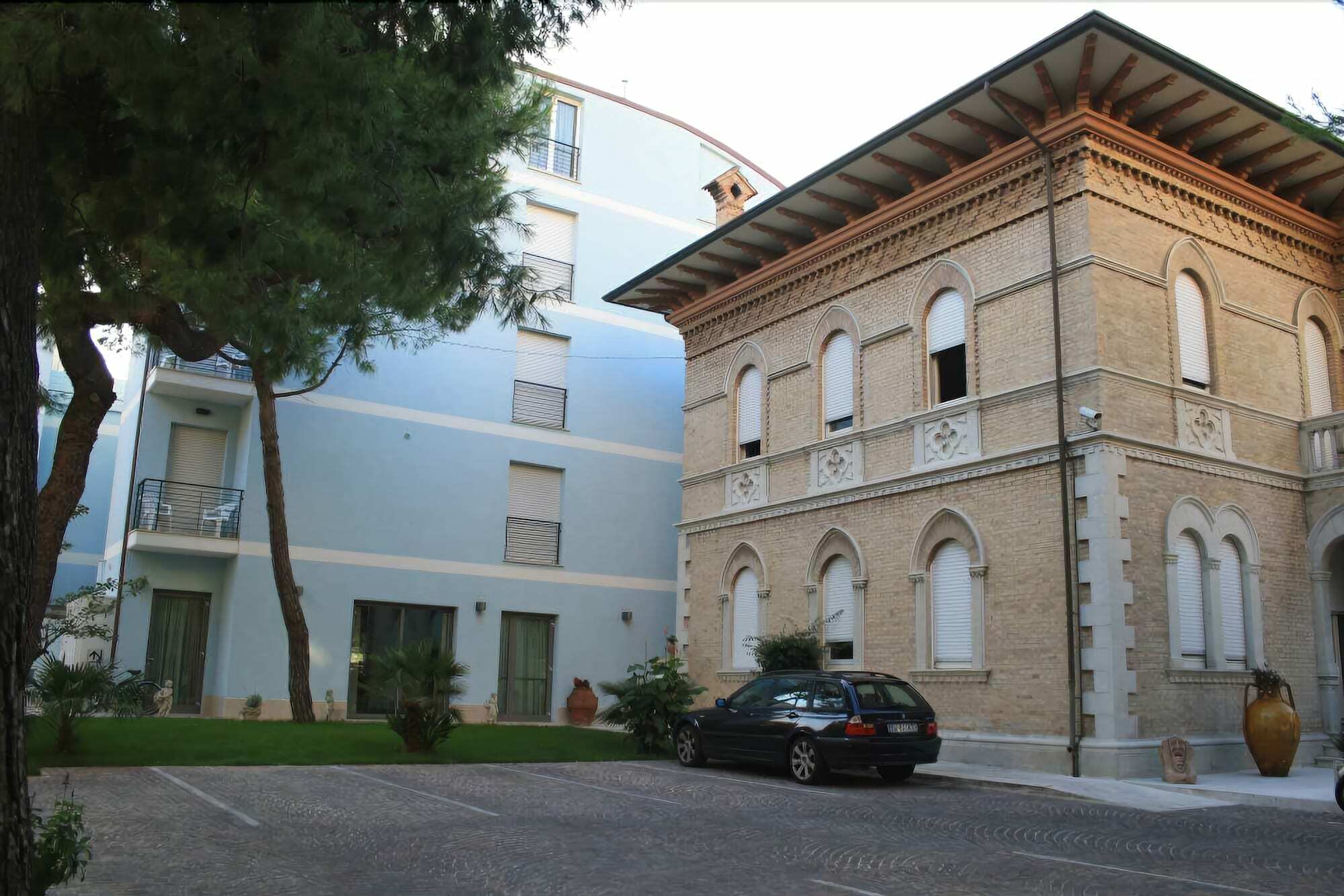 Hotel Chiaraluna Чивитанова Марке Екстериор снимка